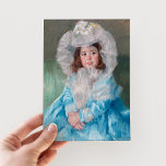 Carte Postale Margot en bleu | Mary Cassatt<br><div class="desc">Margot in Blue (1902) de l'impressionniste américaine Mary Cassatt. L'oeuvre originale est le portrait d'une jeune fille habillée en bleu avec un bonnet surdimensionné. Utilisez les outils de conception pour ajouter du texte personnalisé ou personnaliser l'image.</div>