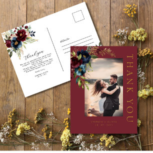 Carte Postale Mariage élégant avec floraisons et verdure de coul