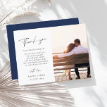Carte Postale Mariage photo Merci simple bleu marine<br><div class="desc">Simple Navy Blue Script Photo Mariage Thank You Cards - Modern Elegance avec typographie personnalisée. Capturez l'essence de votre histoire d'amour avec nos cartes de remerciement de mariage élégantes, avec un design minimaliste et un arrière bleu marine magenta poussiéreux. Ajoutez une touche personnelle à votre célébration en incorporant votre photo...</div>