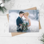 Carte Postale MARIÉ & MERRY | faire-part de mariage élégante<br><div class="desc">design de superposition photo avec une photo de mariée et mariée et élégante typographie de brosse blanche. Le texte et les couleurs peuvent être personnalisés.</div>
