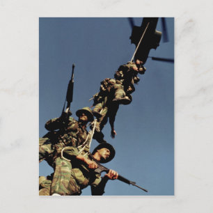Carte Postale Marines sur un SPIE RIG. un dispositif de corde qu