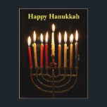 Carte postale Menorah et bougies Hanoukka Lights<br><div class="desc">Heureux Hanoukka à un et à tous. Diffusez la joie des lumières des fêtes avec cette carte postale. La menorah illuminée brille avec les bougies allumées pendant les 8 nuits. Nous allumons une bougie pour chaque nuit, et célébrons le miracle des 8 nuits d'Hanoukka. Cette année, faites en sorte qu'il...</div>