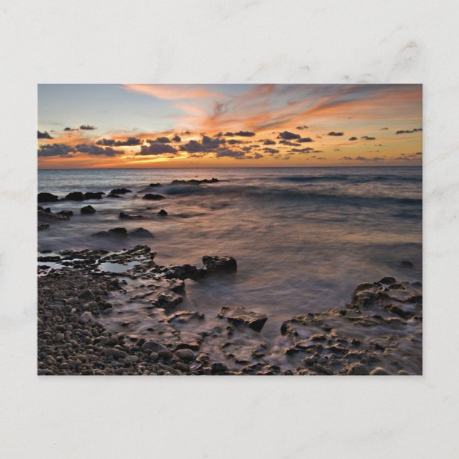 Carte Postale Mer des Caraïbes, îles Caïmanes.  Ondes écrasantes (Devant)