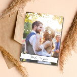 Carte Postale Merci budgétaire Mariage de photos de script simpl<br><div class="desc">Script photo abordable merci cartes postales mariages avec votre photo préférée,  message de remerciement et noms. Vous pouvez commander des cartes une par une et écrire un message unique à chaque client ou commande en vrac. Contactez-moi si vous avez une demande de personnalisation,  je serai heureux de vous aider.</div>
