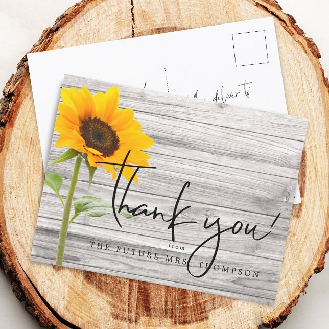 Carte Postale Merci de Fête des mariées de tournesol rustique (Rustic Sunflower Wood Bridal Shower Thank You Postcard)