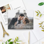 Carte Postale Merci photo du Mariage du script Merci Beaucoup<br><div class="desc">Dites merci avec élégance avec cette carte postale comportant 2 de vos photos mariages superposées avec une police de caractères chic et lettrée qui dit "Merci Beaucoup" ou changez de texte personnalisé. Ajoutez vos noms à l'avant et tapez dans votre note de remerciement personnalisée à l'arrière. Si vous préférez écrire...</div>