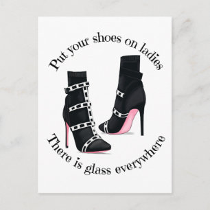 Carte Postale Mettez vos chaussures sur les dames il y a du verr