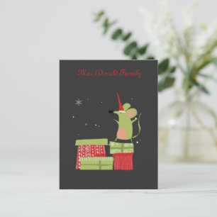 Carte Postale Mignonne souris au-dessus des cadeaux de Noël