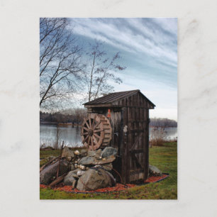 Carte Postale Milling about the old outhouse