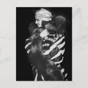 Carte Postale Mode fourrure, années 1920