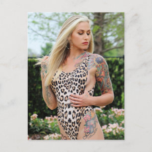 Carte Postale Modèle de bikini tatoué