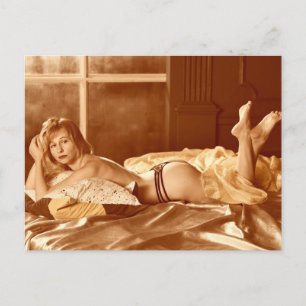  carte postale modèle lingerie