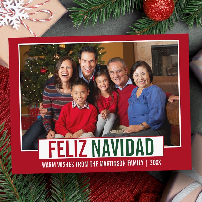 Carte Postale Moderne Feliz Navidad Famille Photo Rouge (Customize to change your personalized text size or text style.)