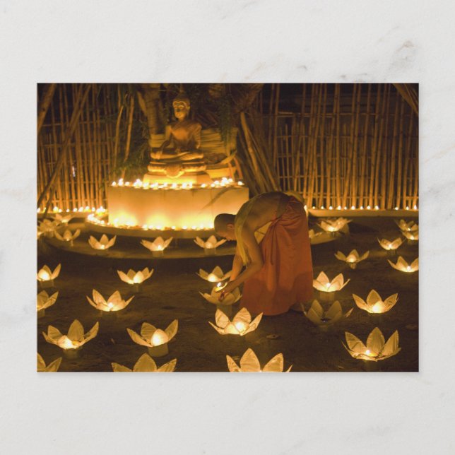 Carte Postale Moines allumant des bougies khom loy et des lanter (Devant)