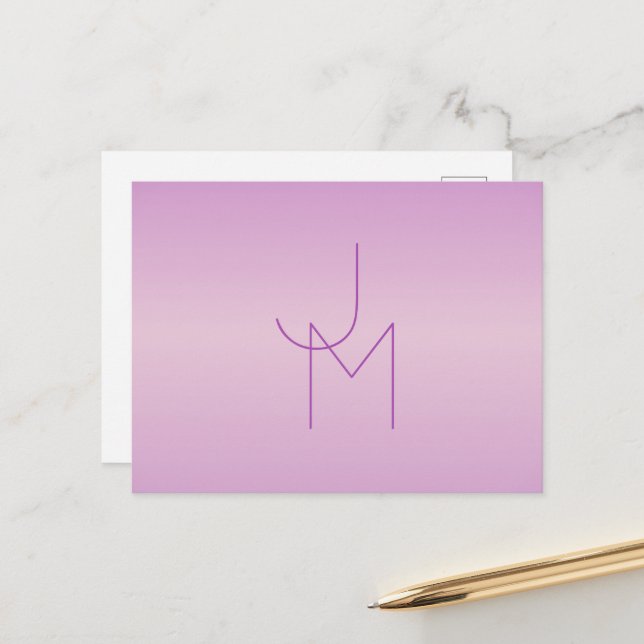 Carte Postale Monogramme superposé unique | Rose lilas doux (Devant/Arrière en situation)