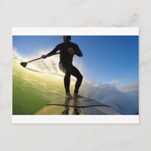 Carte Postale Montez la planche à pédales surfant sur une vague