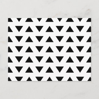 Carte Postale Motif géométrique noir et blanc des triangles.