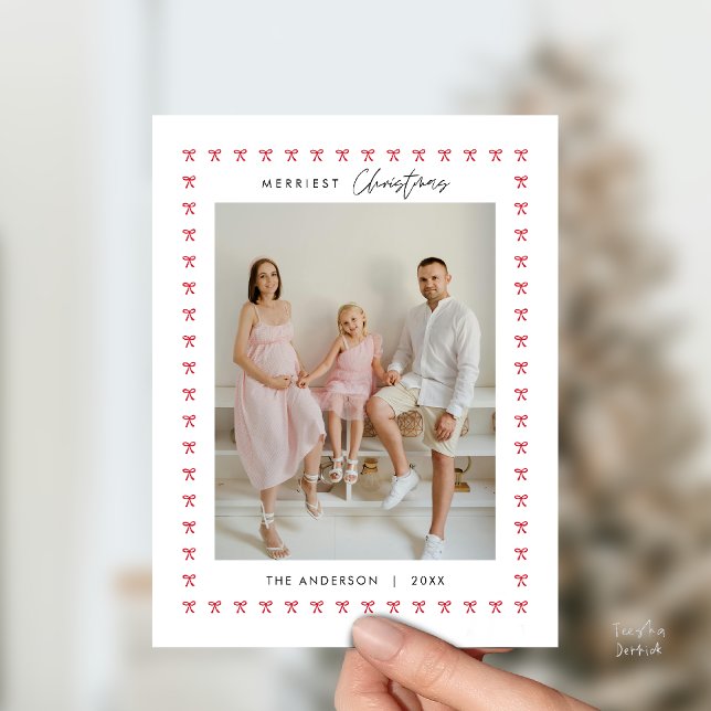 Carte Postale Motif moderne Red Bow Famille Photo Noël (Modern Red Bow Pattern Family Photo Classy Elegant Christmas Postcard )