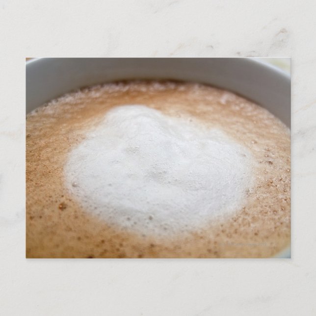 Carte Postale Mousse sur cappuccino, gros plan (Devant)