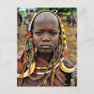 Carte Postale Mursi Girl portant la tête de défenses