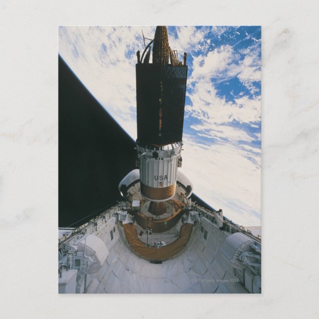 Carte Postale Navette spatiale Relâchant Le Satellite (Devant)