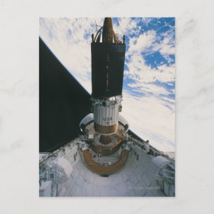 Carte Postale Navette spatiale Relâchant Le Satellite