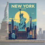 Carte Postale New York City Statue de la Liberté Voyage Vintage<br><div class="desc">Célébrez l'esprit de liberté avec cette carte postale vintage représentant l'emblématique Statue de la Liberté à New York. Debout fièrement dans le port de New York, ce symbole de liberté mondialement connu accueille des visiteurs du monde entier. Avec un design rétro nostalgique, cette carte postale capte l'allure intemporelle de la...</div>