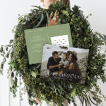 Carte Postale Noël 1 photo sauge vert moderne typographie<br><div class="desc">Joyeux Noël moderne élégant sauge vert vert teint vacances 1 photo carte postale de Noël.</div>