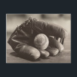 Carte Postale Nostalgie du baseball - Mitt et Baseball<br><div class="desc">"Baseball Nostalgia I" par Judy B. Messer. Il présente une photo sépia d'un gant de baseball et d'un baseball.</div>