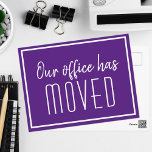 Carte Postale Notre Bureau A Déménagé Purple White Business Movi<br><div class="desc">Nous avons une nouvelle adresse de déménagement de cartes postales pour une entreprise moderne ou chic qui cherche à mettre à jour leurs clients sur un nouvel emplacement. Notre bureau a déménagé. Typographie classique et minimaliste sur cartes violettes et blanches pour votre entreprise. Customisez le changement d'adresse au verso.</div>