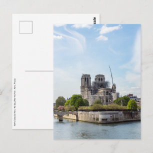 Carte Postale Notre Dame de Paris, le lendemain du feu de 2019
