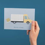 Carte Postale Nouvelle adresse Moving Truck Cute Blue Faire-part<br><div class="desc">Cette nouvelle carte postale mignonne de changement d'adresse à la maison comporte un dessin d'un camion en mouvement avec une boîte chargée sur le dos. Un faire-part mobile simple et amusant pour une famille qui déménage dans une nouvelle maison.</div>