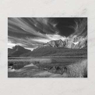 Carte Postale Nuages cirrus au-dessus du lac Waterfowl, Banff