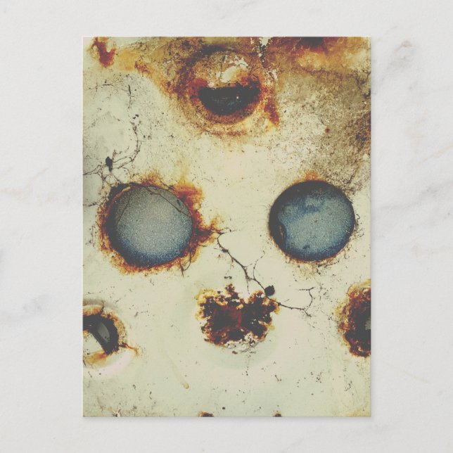 Carte Postale Objet abandonné rouillé d'aspect drôle (Devant)
