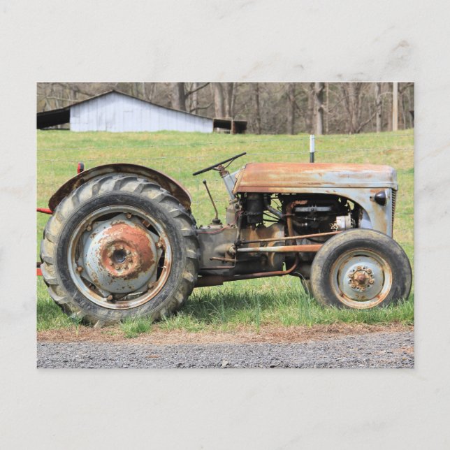 Carte Postale Old Rusty Tractor By A Fence In The Country (Devant)