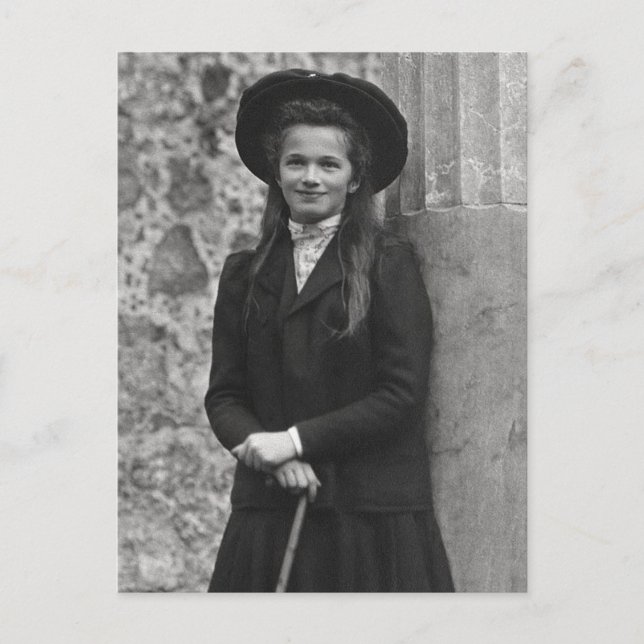 Carte Postale Olga Romanov Russie avec canne (Devant)