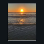 Carte Postale Orange Glow Waves California Coast Sunset<br><div class="desc">Bonjour ! J'espère que vous aimez cette photo que j'ai prise sur mes voyages ! N'hésitez pas à ajouter votre propre texte et à consulter mes boutiques pour plus de détails !</div>
