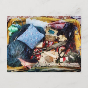 Carte Postale Panier de fournitures de couture