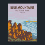 Carte Postale Parc national des Blue Mountains Australie Vintage<br><div class="desc">Conception de l'illustration vectorielle des Blue Mountains. Le parc est connu pour le point de vue Echo Point,  près de la ville de Katoomba,  qui offre des vues panoramiques sur la vallée de Jamison et les Trois Sœurs,  une formation de grès imposante et site sacré aborigène.</div>