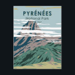 Carte Postale Parc national des Pyrénées France Vintage<br><div class="desc">Design d'art vectoriel des Pyrénées. Créé en 1967 comme site du patrimoine naturel sans barrières ni clôtures où les animaux sont totalement libres.</div>