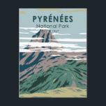 Carte Postale Parc national des Pyrénées France Vintage<br><div class="desc">Design d'art vectoriel des Pyrénées. Créé en 1967 comme site du patrimoine naturel sans barrières ni clôtures où les animaux sont totalement libres.</div>
