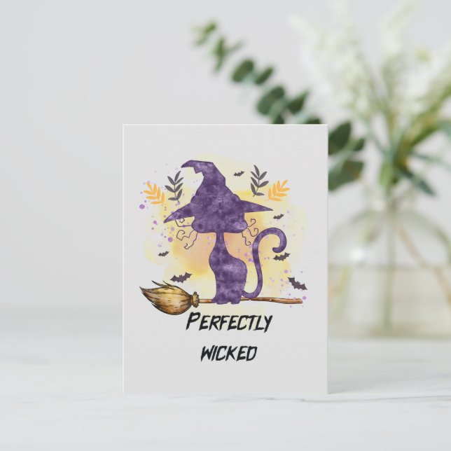 Carte Postale Parfaitement Malin - Violet Chat Sorcière Silhouet (Debout devant)