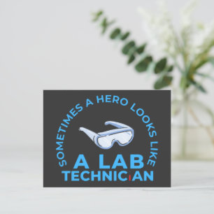 CARTE POSTALE PARFOIS, UN HÉROS RESSEMBLE À UN TECHNICIEN DE LAB