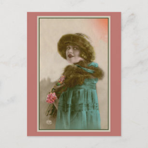 Carte Postale Paris vintage casquette et manteau à fourrure pour