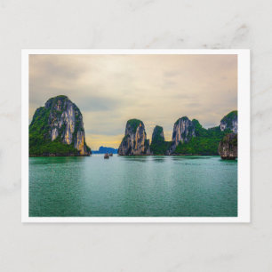 Carte Postale Passage étroit à travers les rochers 