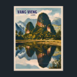 Carte Postale Paysage du Vintage voyage rétro Vang Vieng Laos<br><div class="desc">Découvrez le charme intemporel de Vang Vieng,  au Laos avec cette carte postale d'inspiration voyage vintage. Doté de paysages montagneux calcaires luxuriants,  cet article capture la destination la plus pittoresque du Laos dans une esthétique rétro qui rappelle les affiches de voyage d'autrefois.</div>