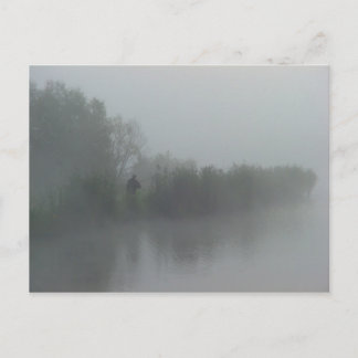 Carte Postale Pêcheur dans le brouillard
