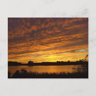 Carte Postale Peindre orange - coucher de soleil sur le lac nuag