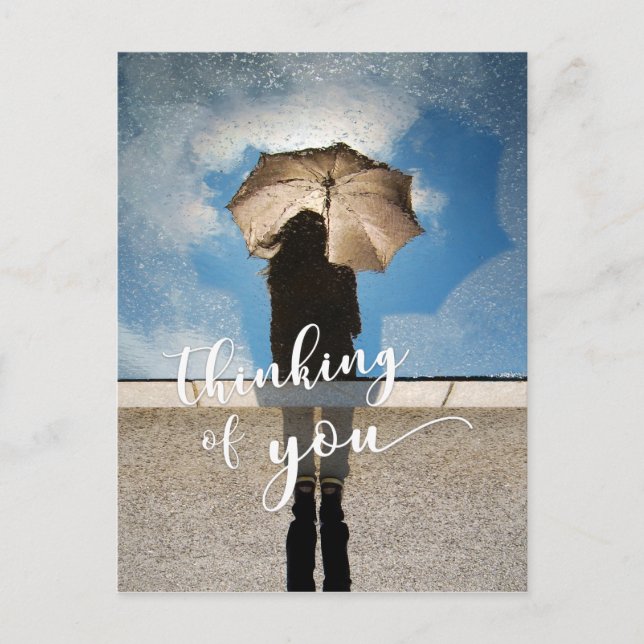 Carte Postale "Penser à toi" Fille, parapluie reflété dans la pi (Devant)