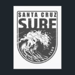 Carte Postale Père Noël Cruz Surf Club California Emblem<br><div class="desc">Design père Noël Cruz Surf Club avec illustration d'ondes océaniques dans un style badge.</div>